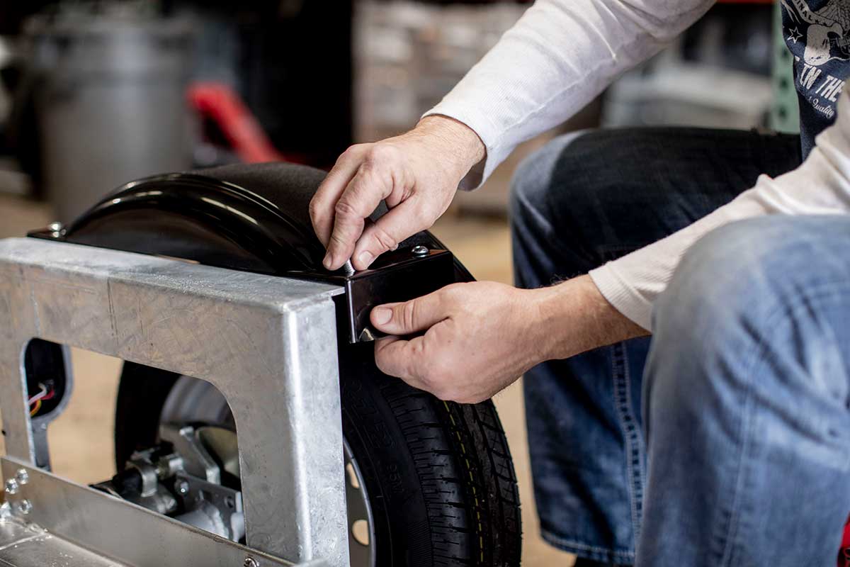 Read more about the article Tow Dolly Brakes: Are They Required?