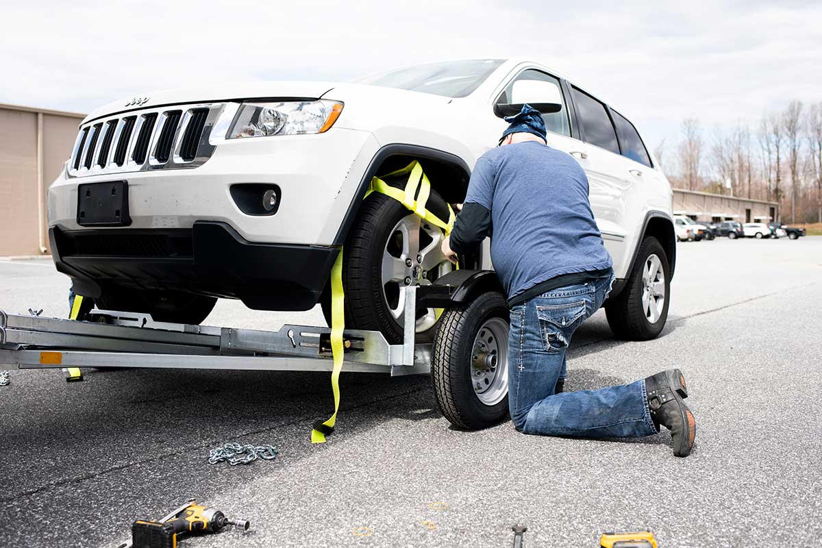 Read more about the article How to Strap Down a Car on a Tow Dolly