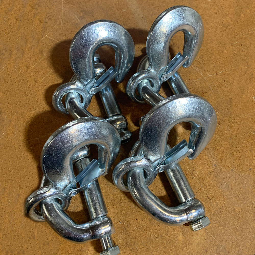 4 metal hooks