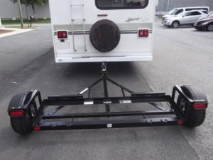 Read more about the article What’s the Difference Between a Tow Bar and Tow Dolly?