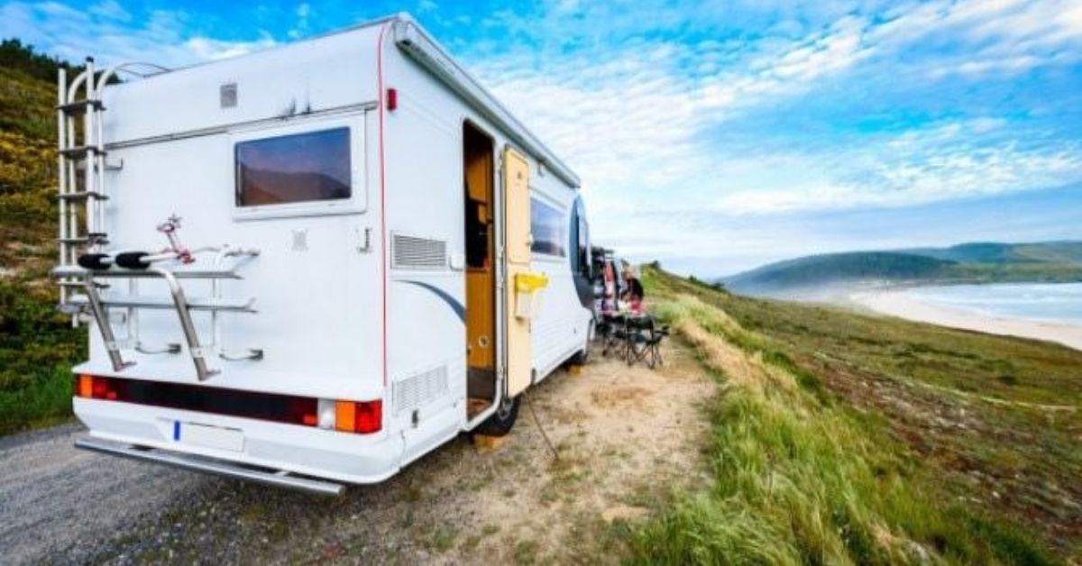 You are currently viewing What to Expect When Driving an RV with A Tow Dolly