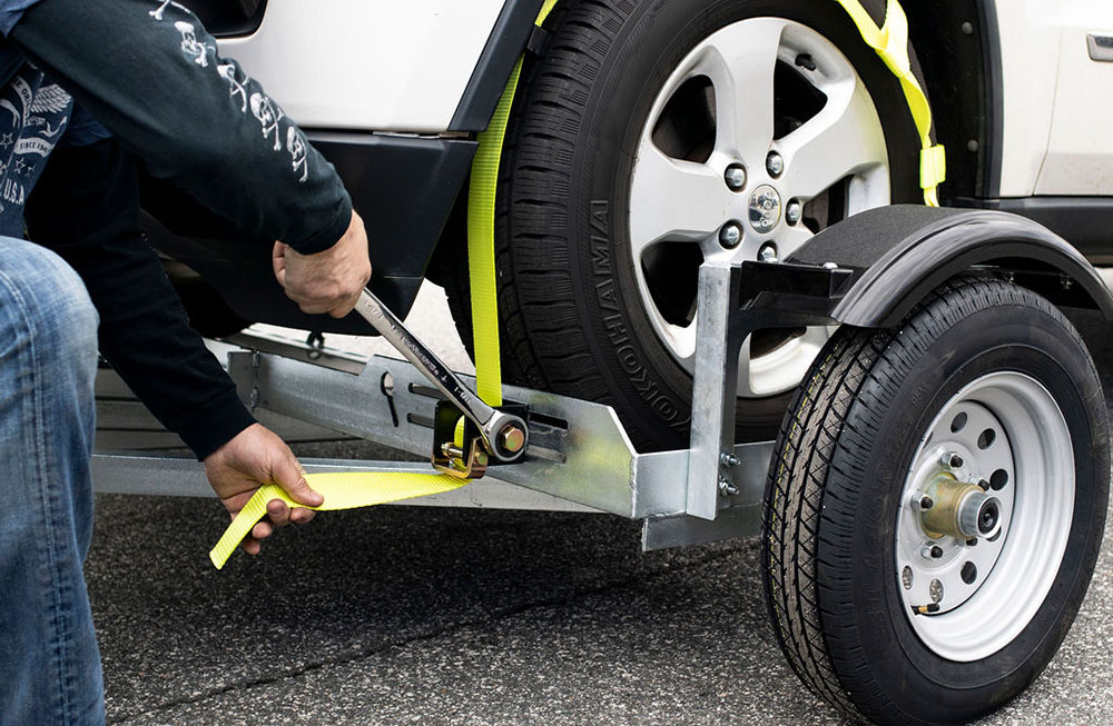 how-to-safely-operate-your-car-tow-dolly-car-tow-dolly-safety